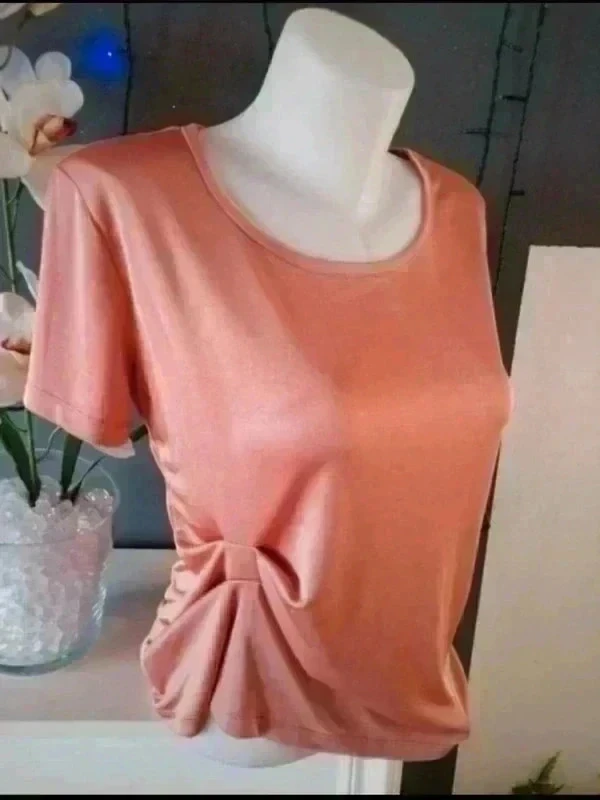 Tee-shirt drapé tissu satiné rose